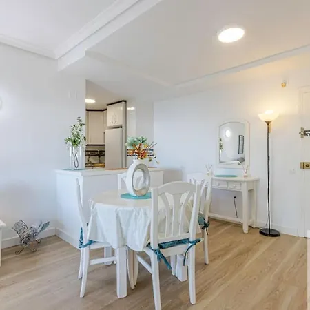 Bright 2 Bdr, With Sea Views, Benalbeach Apartment