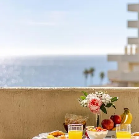 Apartment Bright 2 Bdr, With Sea Views, Benalbeach