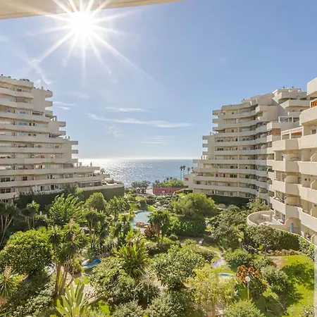 Apartment Bright 2 Bdr, With Sea Views, Benalbeach *