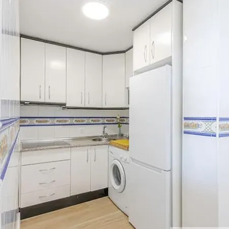 Apartment Bright 2 Bdr, With Sea Views, Benalbeach