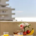 Bright 2 Bdr, With Sea Views, Benalbeach Апартаменты *