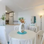 Bright 2 Bdr, With Sea Views, Benalbeach Апартаменты *