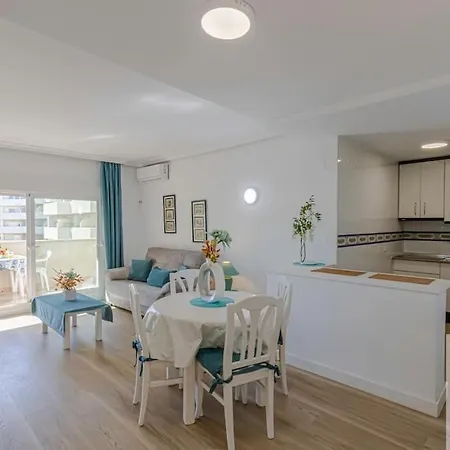 Apartment Bright 2 Bdr, With Sea Views, Benalbeach *