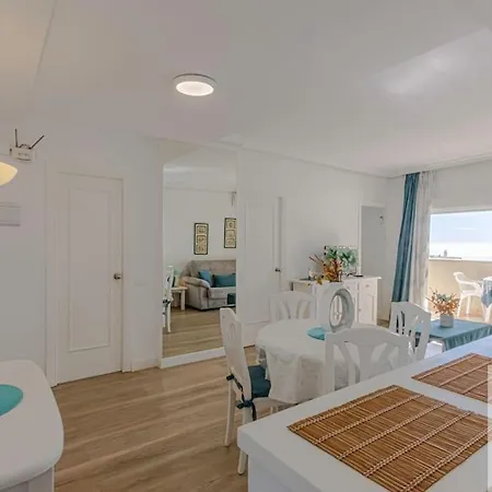 Apartment Bright 2 Bdr, With Sea Views, Benalbeach Benalmádena