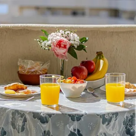 Bright 2 Bdr, With Sea Views, Benalbeach Apartment