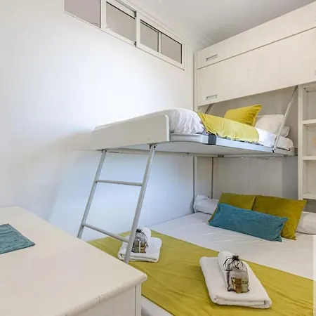 Bright 2 Bdr, With Sea Views, Benalbeach Apartment *