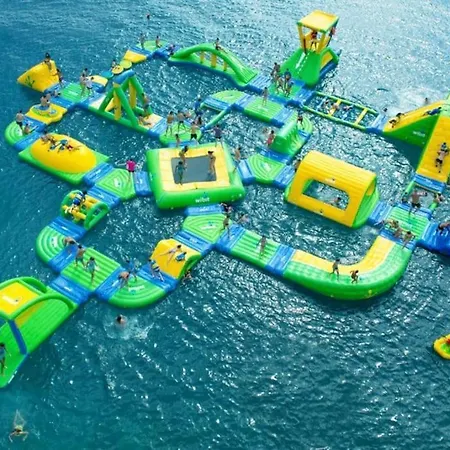 Апартаменты Bright 2 Bdr, With Sea Views, Benalbeach